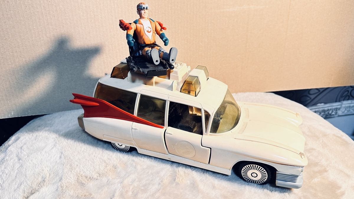 Jouets: Ghostbusters Ecto-1 Spielzeugauto mit Figur – D'occasion à Hägendorf par tyl_kzs2 1