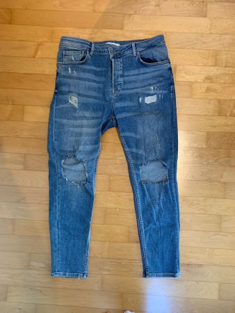 Zara Jeans blau mit Löchern