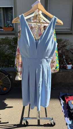 Kurzes Kleid in hellblau