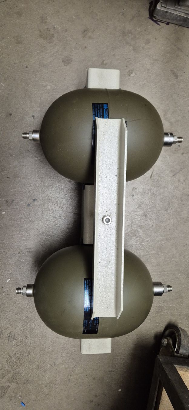 Accessori per altri veicoli: 2 x Druckbehälter 325 Bar, a 2,4 L – Usato da Mülligen venduto da Hurum