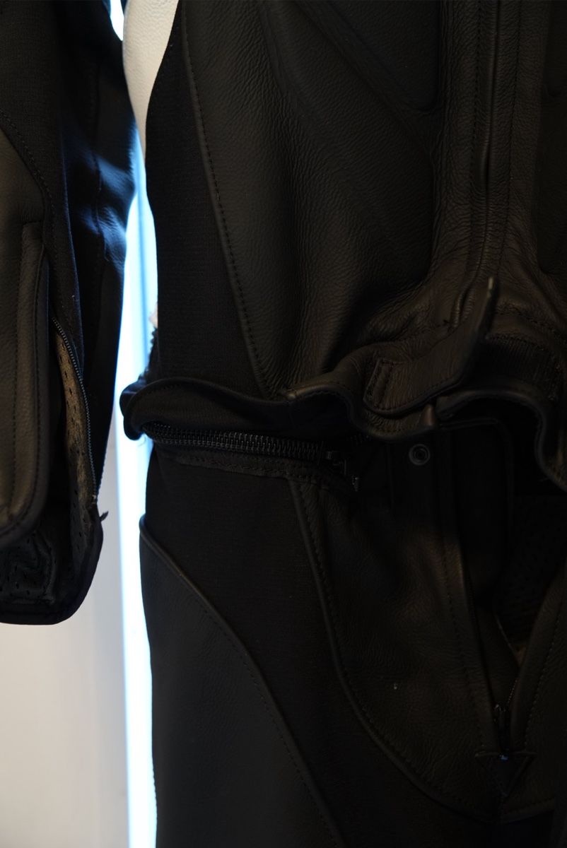 Dainese Completi, tute sportive e funzionali: Dainese Lederkombi Gr. 48 – Usato da Steffisburg venduto da Joepilot 4
