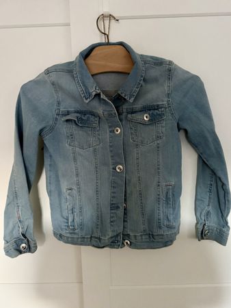 Veste en jean bleu pour enfant état comme neuf taille 146