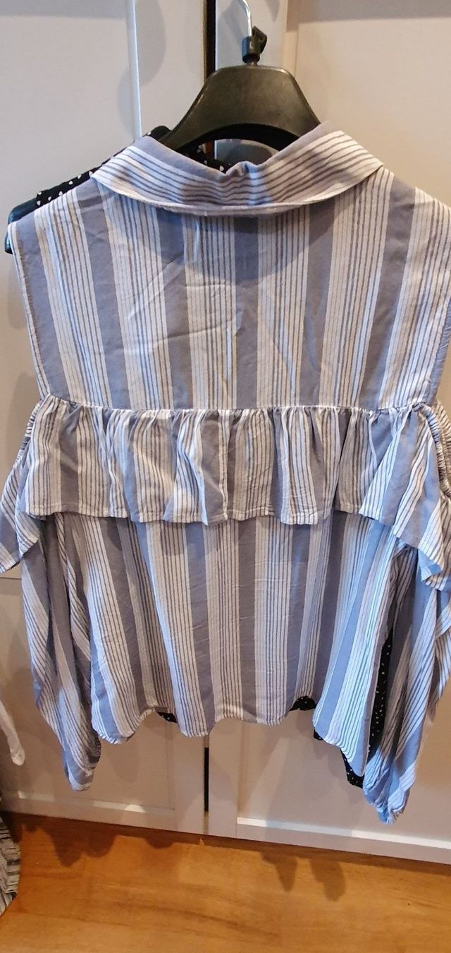 Camicette: Bluse mit Volant, achselfrei – Nuovo (secondo la descrizione) da Hittnau venduto da Gamoe 4