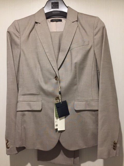 Completi & Tailleur: Hosenanzug Esprit beige NEU – Nuovo (secondo la descrizione) da Bülach venduto da Gluecksgriff