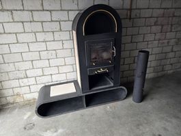 Kaminofen schwarz mit Holzfach gebraucht guter Zustand