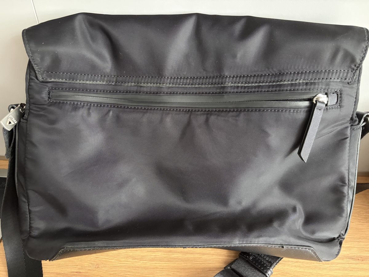 Guess Valigie & Borse: Guess Umhängetasche schwarz mit Logo  – Usato da Ettingen venduto da ste_ctr6 1