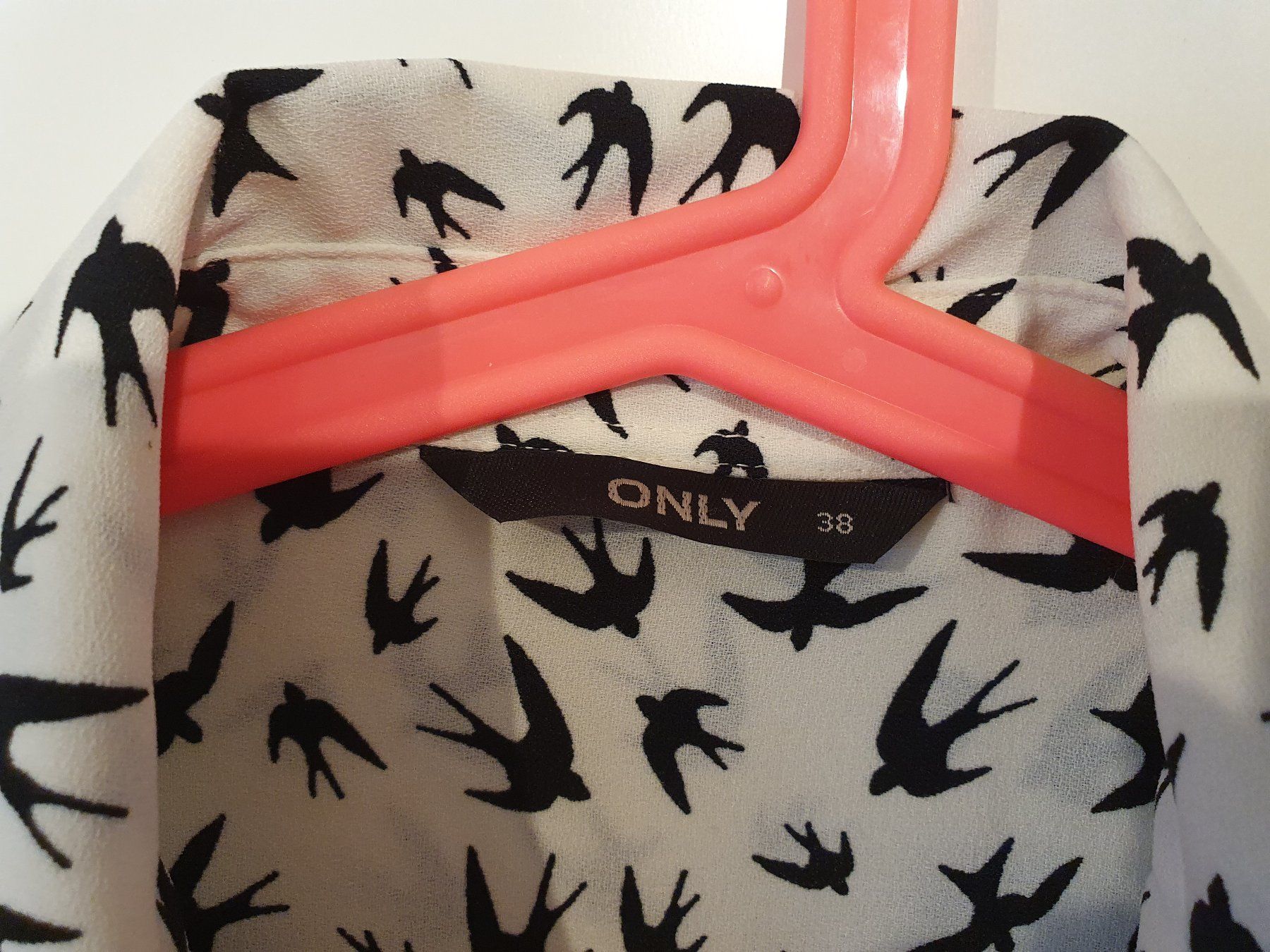 Only Camicette: Only Bluse langarm weiss mit Schwalben Gr. 38 – Nuovo (secondo la descrizione) da Heinrichswil venduto da sabi2809 1