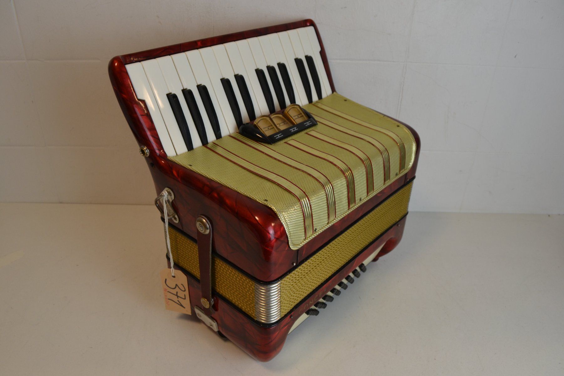 Hohner Strumenti musicali: Akkordeon Hohner Concerto I frisch gestimmt – Usato da Zürich venduto da baumusik 1