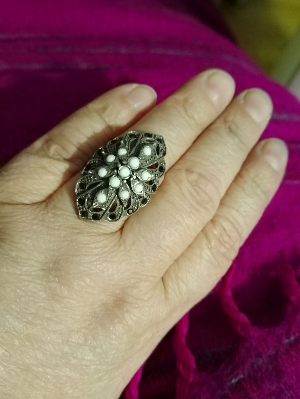 Anelli: Hübscher Ring mit Steinchen - gewölbt, verstellbar – Usato da Luzern venduto da Seri4 9