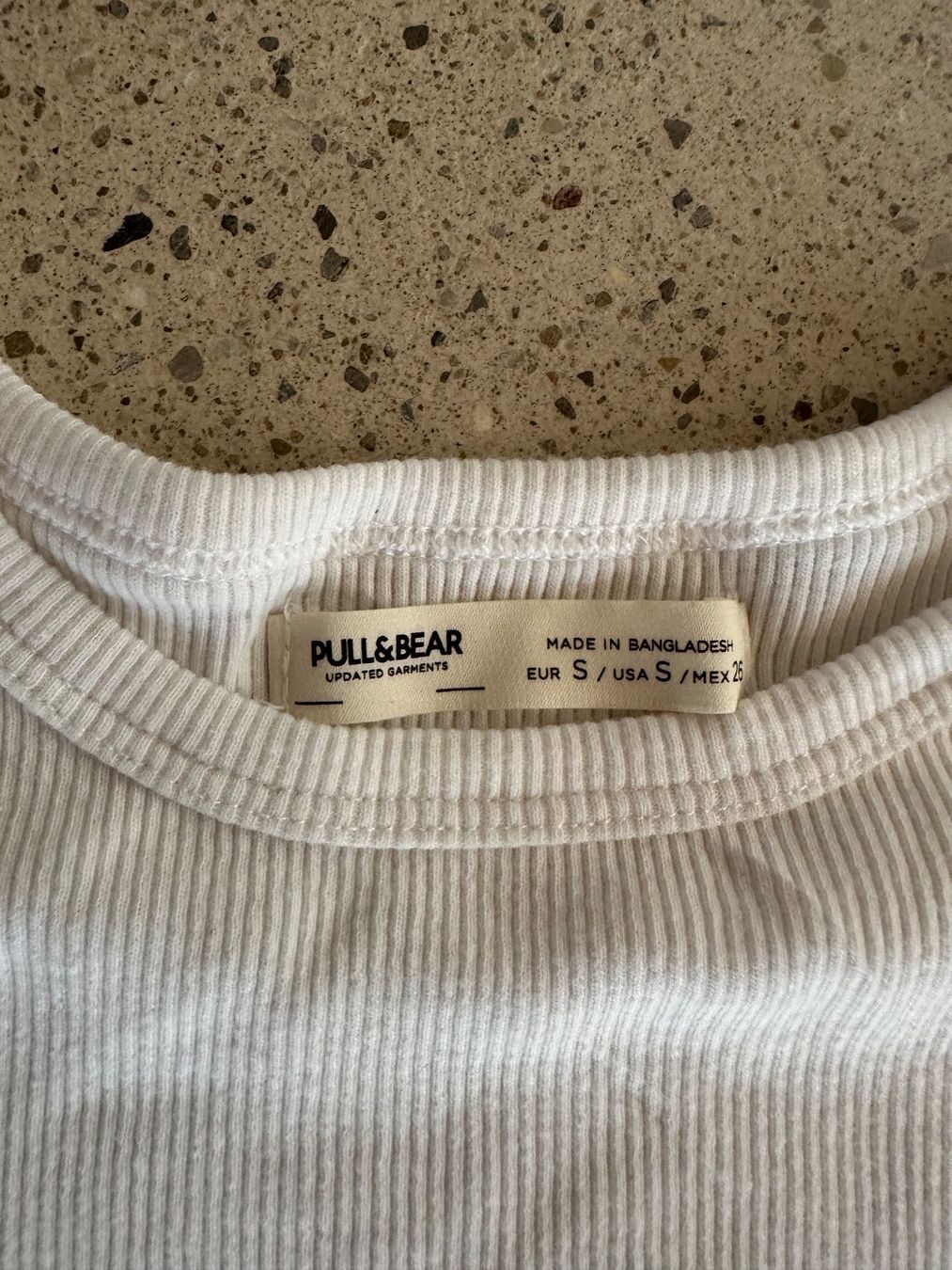 Pull&Bear T-Shirts: Pull&Bear endanliegendes T-Shirt, Grösse S – Gebraucht aus Illnau von ano_nwq2 1