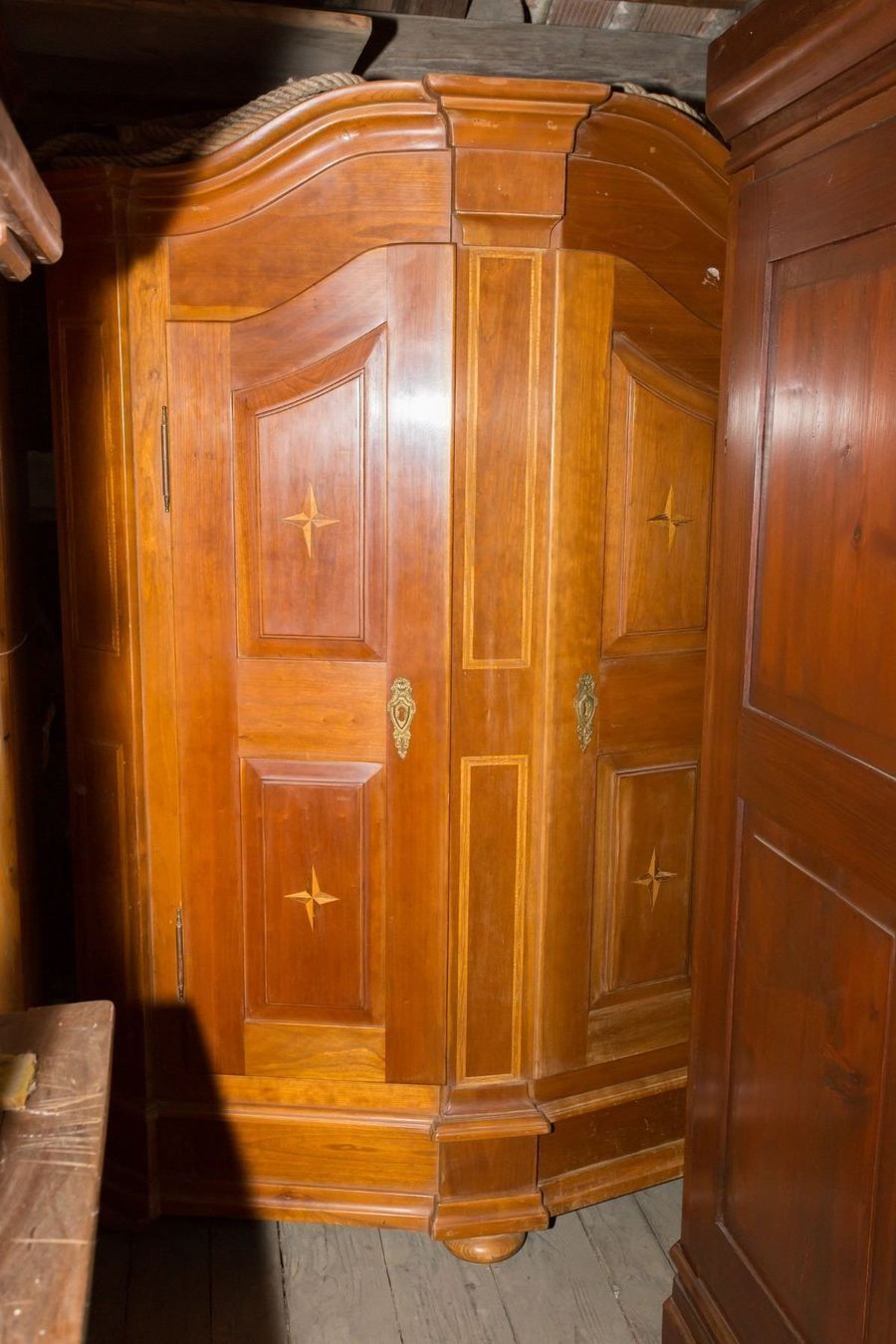 Armadi: Bodenseebarock Stil Schrank geschweift Barock – Usato da Koblenz venduto da Rbaldinger54
