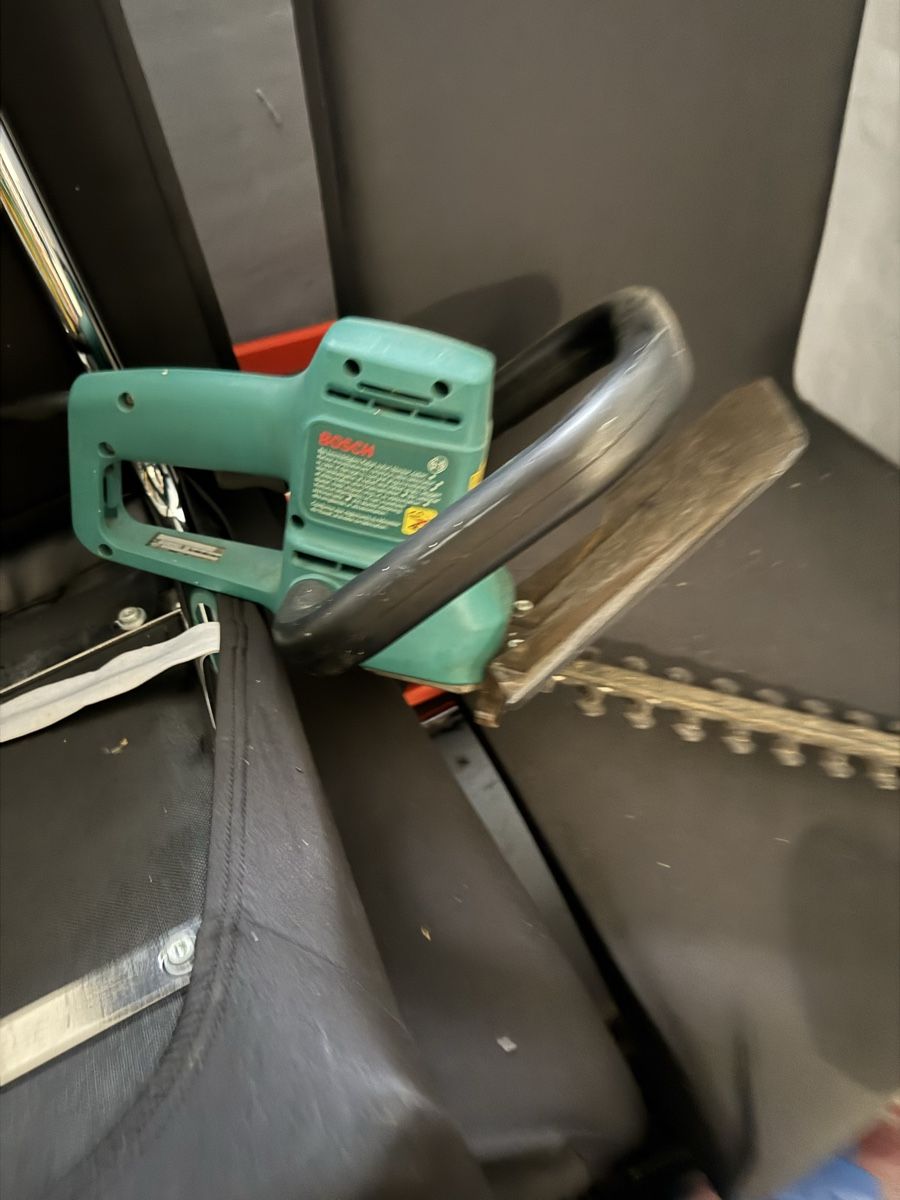 Bosch Tutti gli attrezzi: Gartenschere 230v – Usato da Rickenbach SO venduto da k-bau01