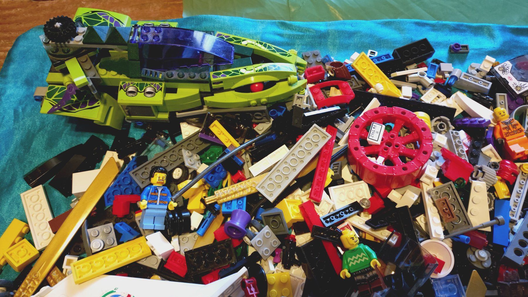 Lego Kit di costruzioni: Lego Classic-Basic-Figuren Kiloware gemischt 1,4kg – Usato da Schwarzenbach(Huttwil) venduto da Padielito 1