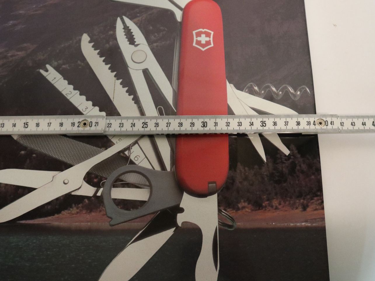 Victorinox Schilder: Grosses Victorinox Blechschild 60cm x 40cm – Gebraucht aus Eschenbach SG von Astalavista 4