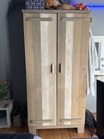 Kleiderschrank