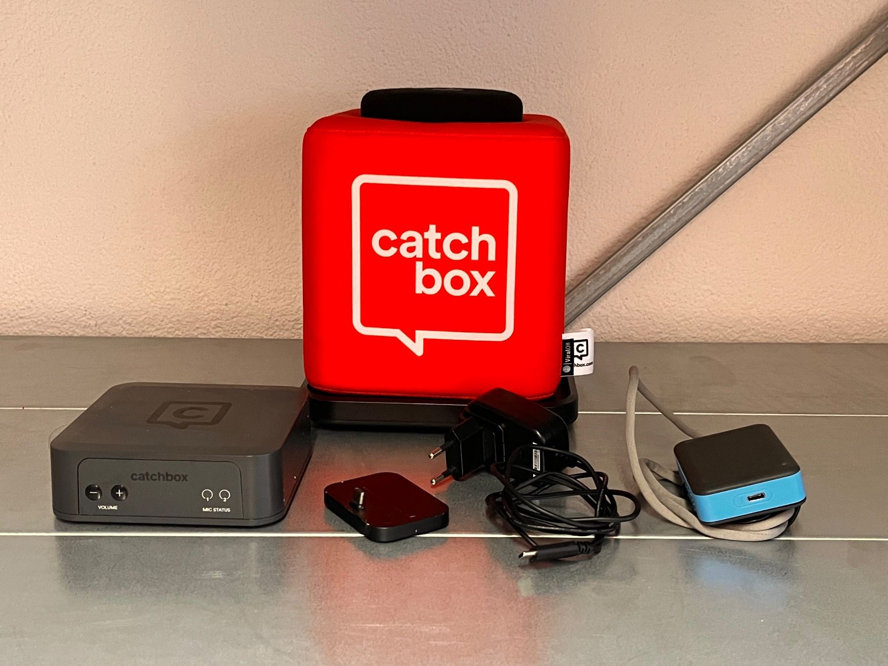 Microfoni: Catchbox Plus Wireless Wurfmikrofon/Presenter - Komplettset – Usato da Fehraltorf venduto da m--w