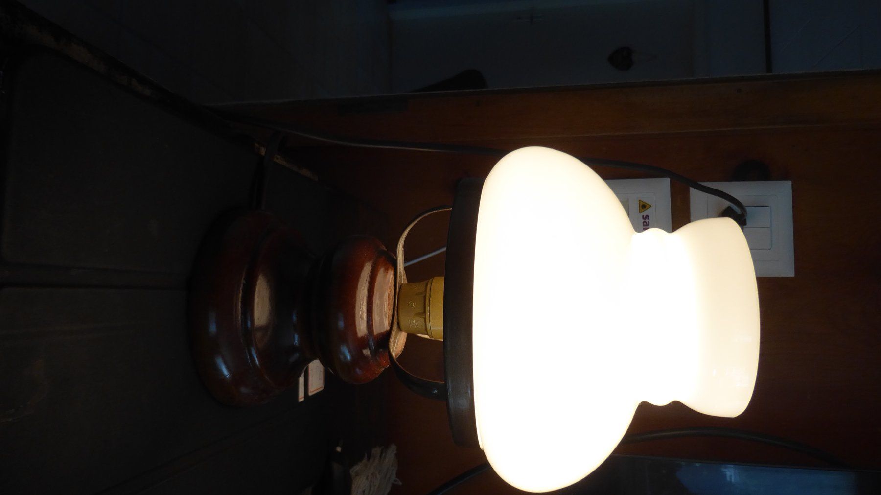Lampen: Sehr schöne Tischlampe Holz Glas – Gebraucht aus Sargans von Benziner 2
