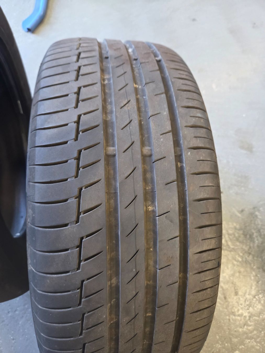 Pneus & Roues: 235 / 55 R 17  W  XL  Continental – D'occasion à Fischbach-Göslikon par Emanuel.Bardhi 2