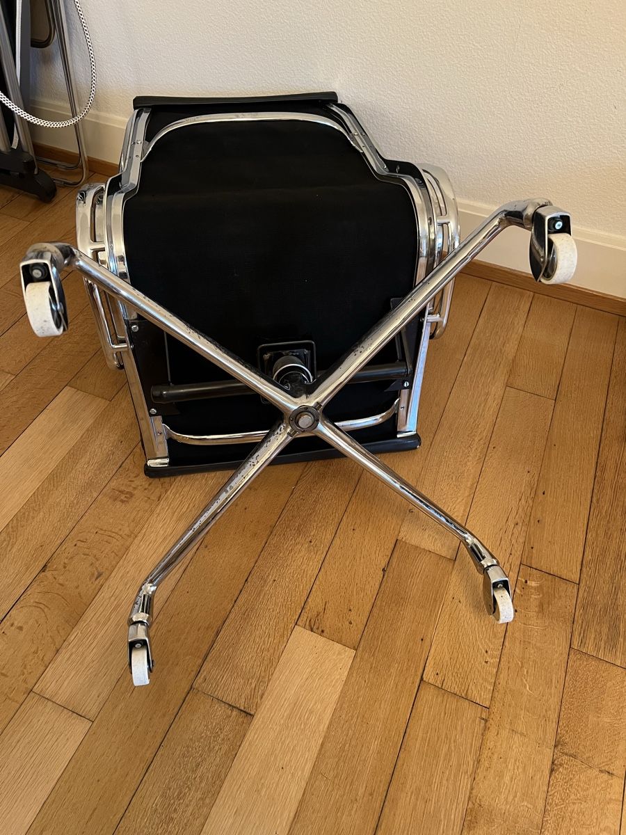 Eames Stühle: Eames Aluminium Chair EA 119 – Defekt aus Zürich von Leuzzeli 4