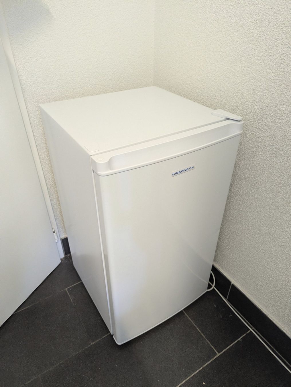 Congelatori: Kibernetik TK 200.85 Gefrierschrank, 64L – Usato da Basel venduto da Radu-M