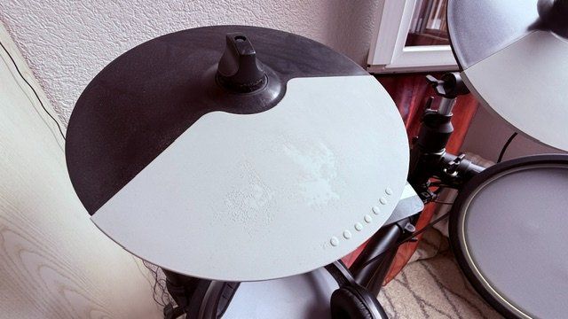 Instruments de musique: E-Schlagzeug, mit Kopfhörer – D'occasion à Gümligen par caesar07 4
