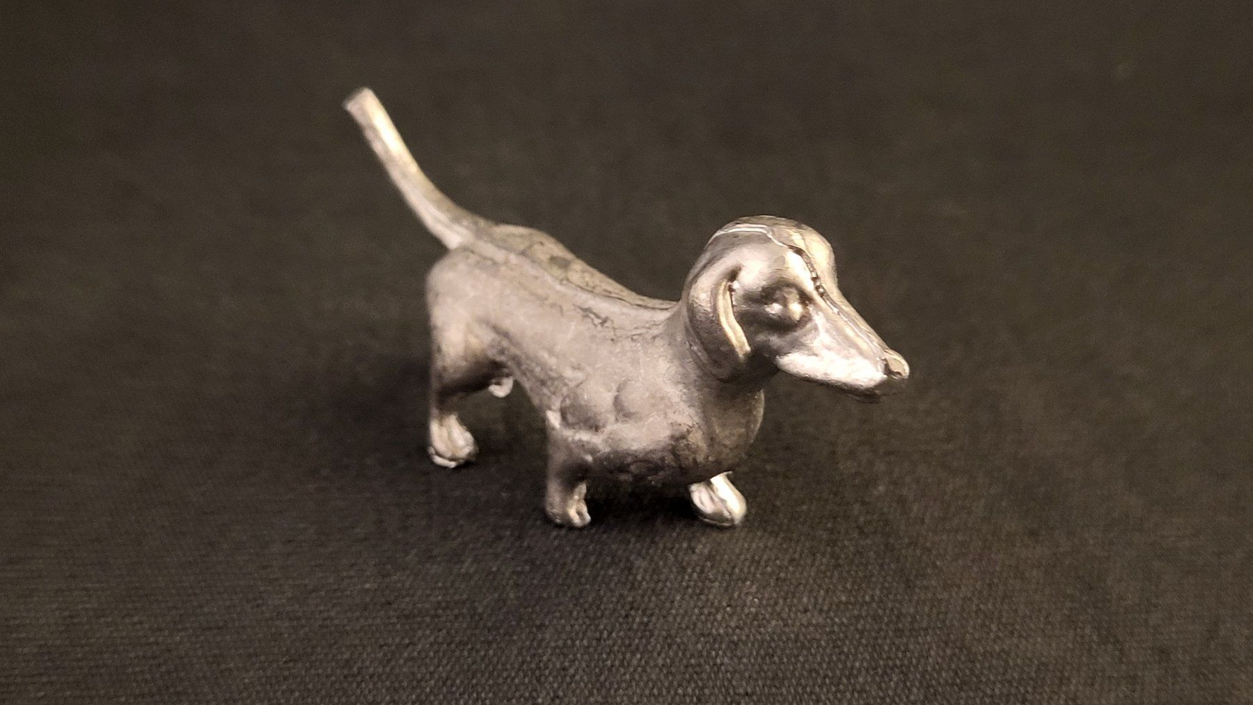 Statuette: Kleiner Metall-Dackel "I" – Usato da Basel venduto da spinne02 4