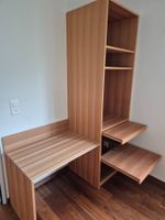 Massives Holzregal mit Ablageflächen für Ankleidezimmer