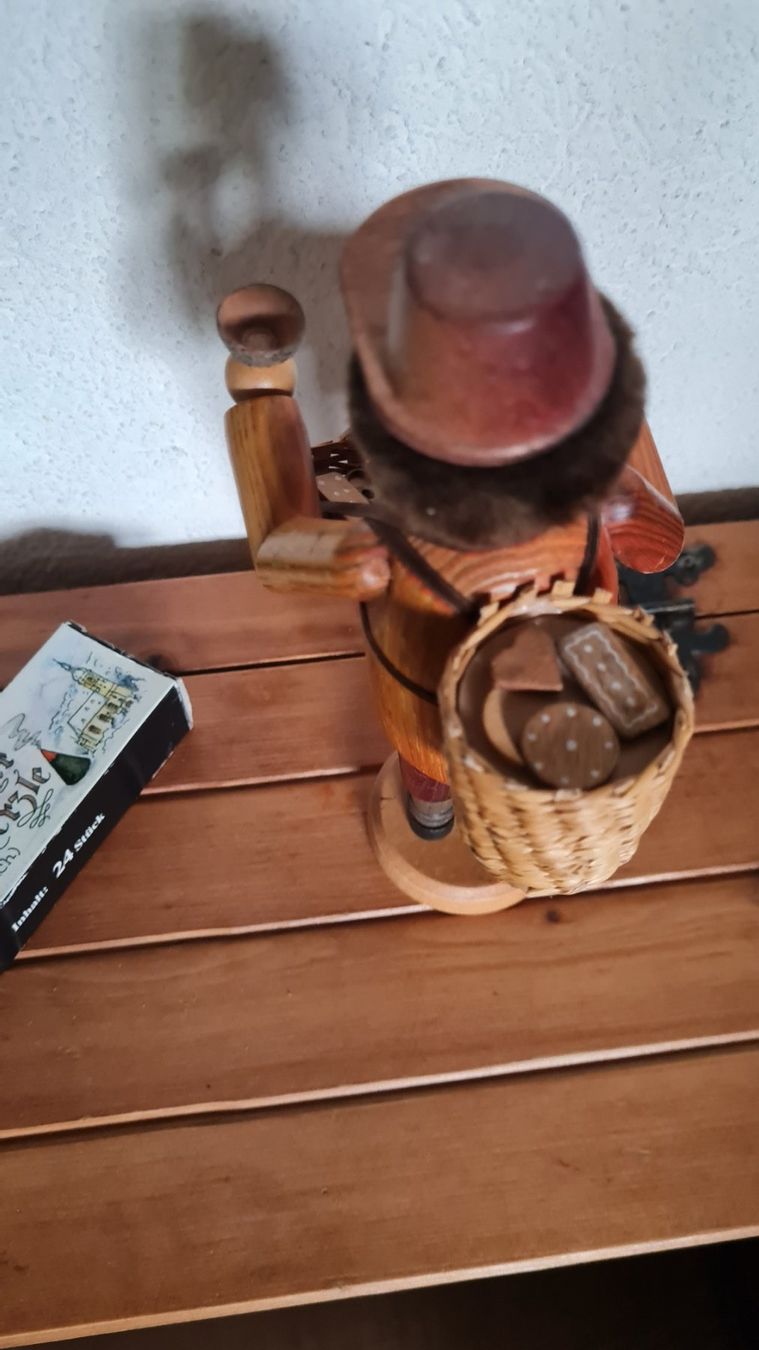 Tutte le decorazioni: Rauchermännchen Lebkuchenverkäufer – Usato da Münsingen venduto da Cuci31 4