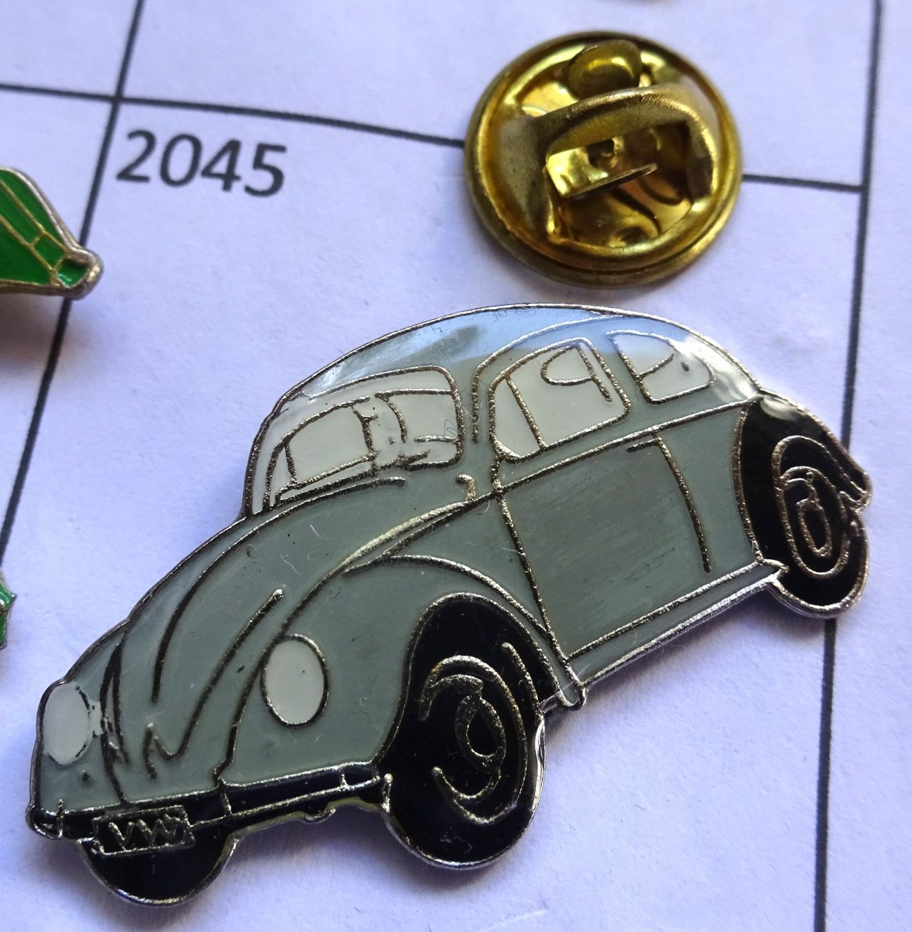 Placchette & Badge: Pin AUTO   V W  Grau – Usato da Utzenstorf venduto da BUtter81