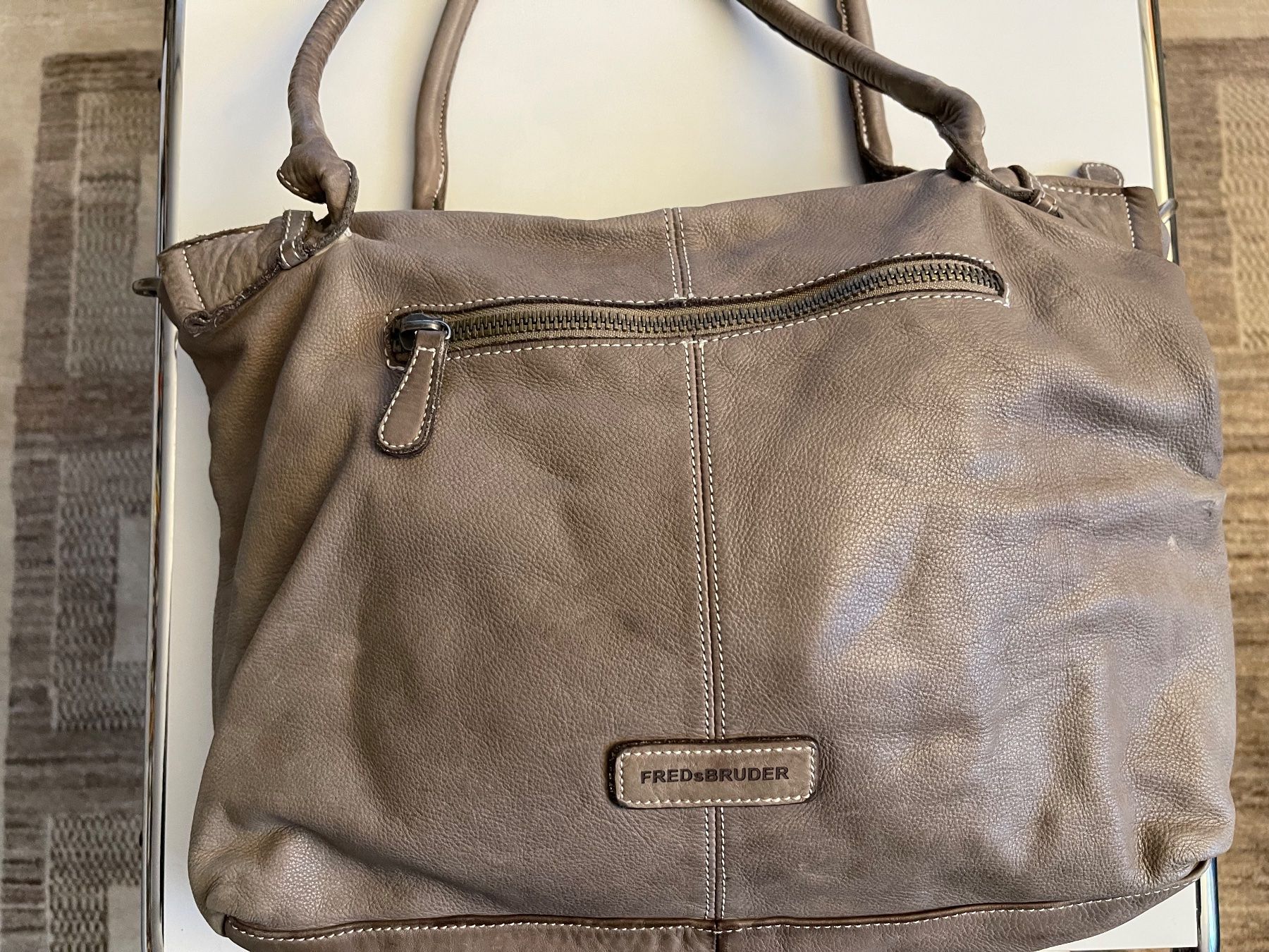 FredsBruder Borse da donna: FREDsBRUDER Handtasche Leder grau/braun – Usato da Meggen venduto da tulipe21 2