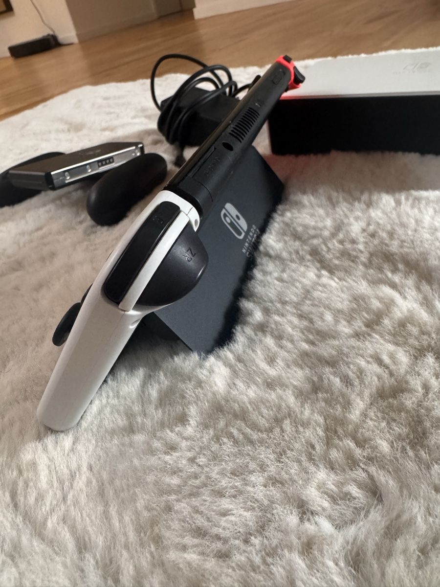 Nintendo Console: Nintendo Switch Oled mit Zubehör – Usato da Netstal venduto da Djukaxgajic01 2