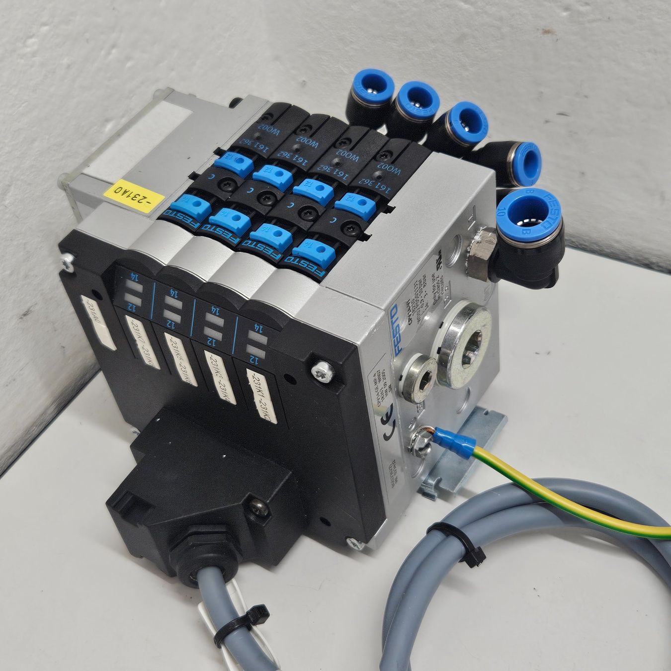 Festo Elektronikbauteile: Festo CPV-14-GE-MP-4 mit LFR-D-7-MINI – Gebraucht aus Niederdorf von LeptonAG 2