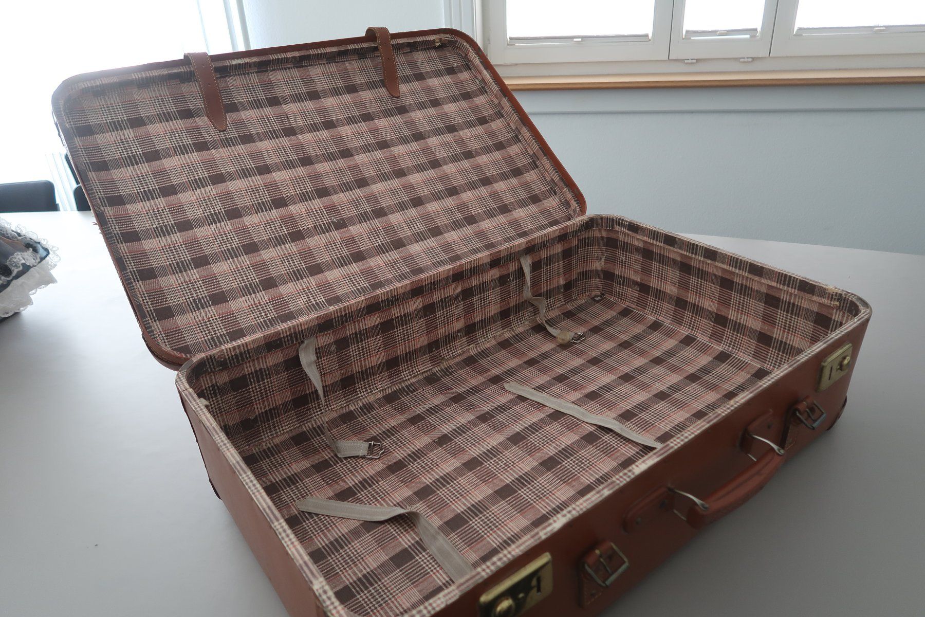 Reisekoffer: Vintage Lederkoffer – Gebraucht aus Zürich von waidarc 1