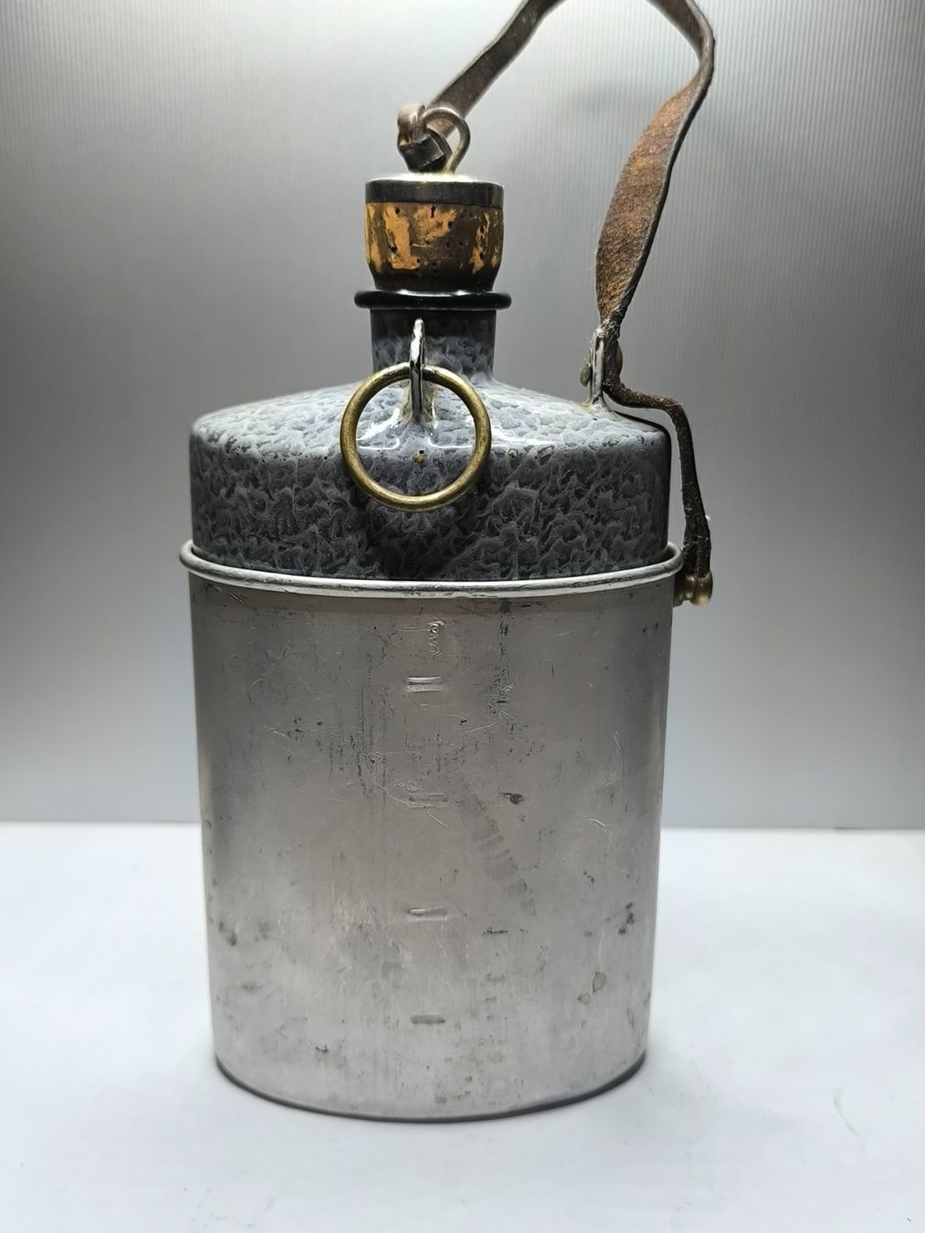 Schweizer Armee Bottiglie: Feldflasche Emaille 1929 mit Kaduceus-Stempel – Usato da Boniswil venduto da ilk_qkq5