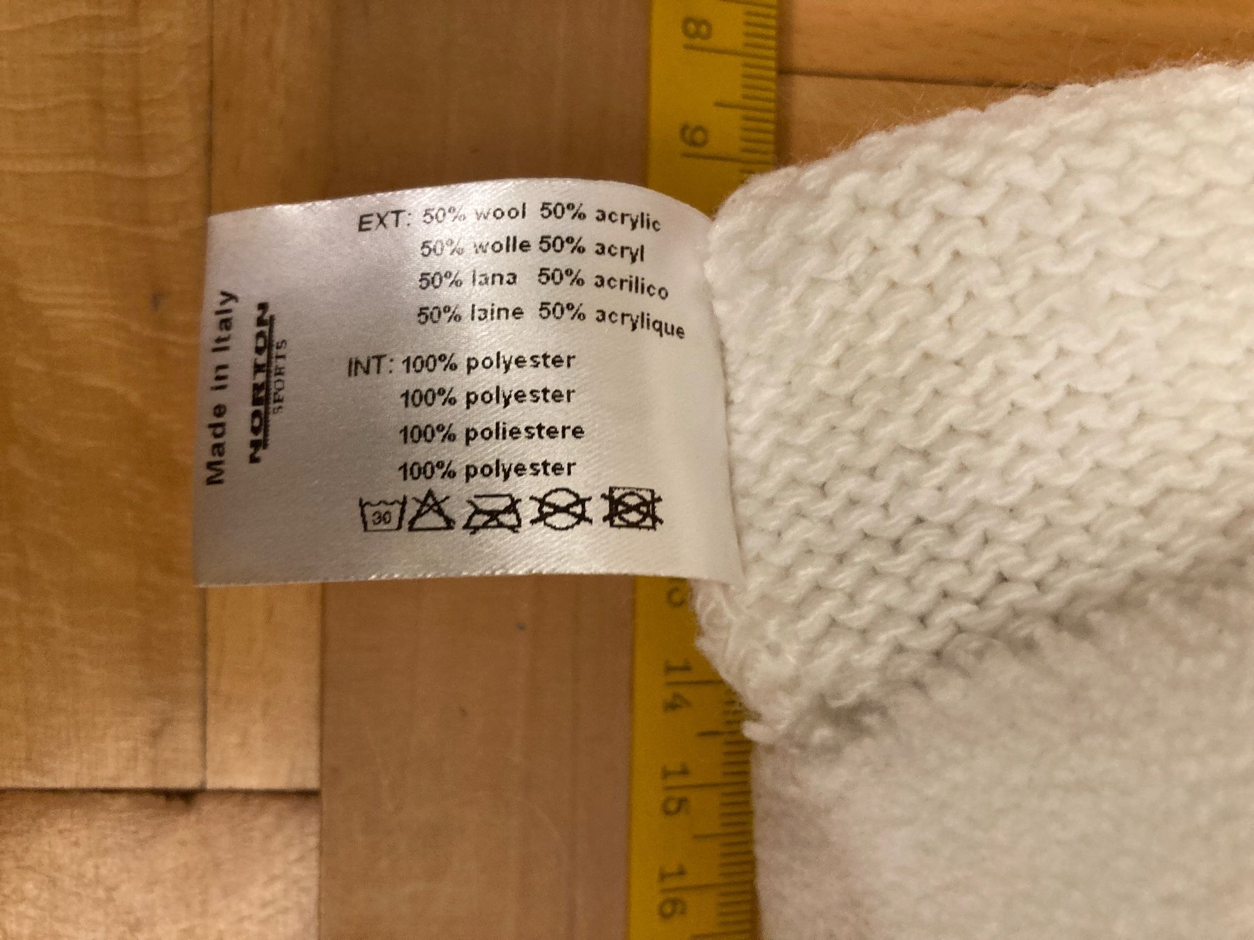 Norton Altro abbigliamento per bambino: Mütze norton 23cm Durchmesser – Usato da Zürich venduto da Bopenyang98765 3