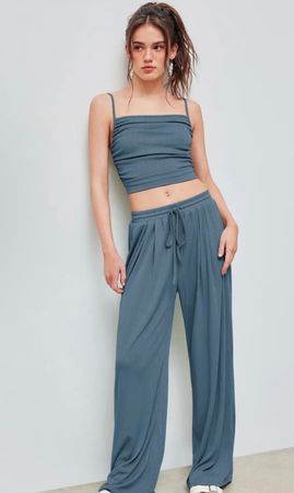 Neuwertiges Sommer Set, Crop Top und Hose, Grösse M