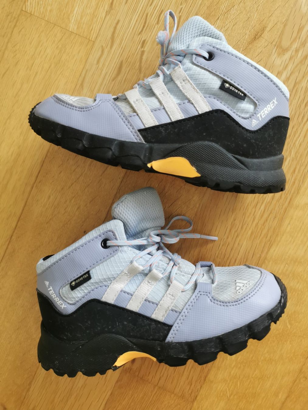 Adidas Chaussures garçon: Adidas Terrex gr.27 – D'occasion à Zürich par Simfa