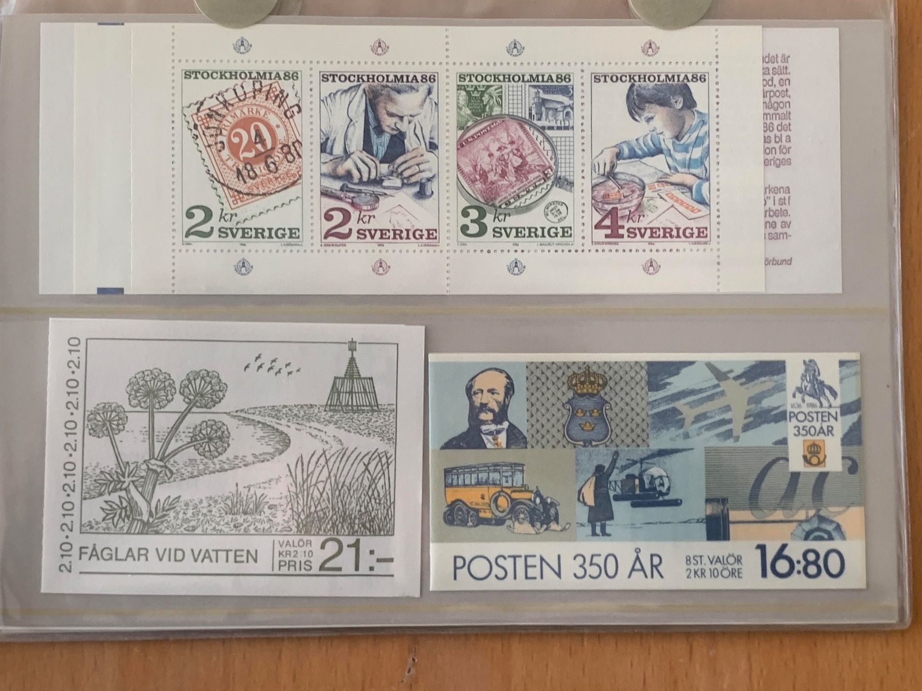 Tutti i francobolli: Schweden Suède 1986 - Swedish Stamp Booklets - Complete Set – Nuovo e nell'imballaggio originale da Chavornay venduto da 4dphila 2