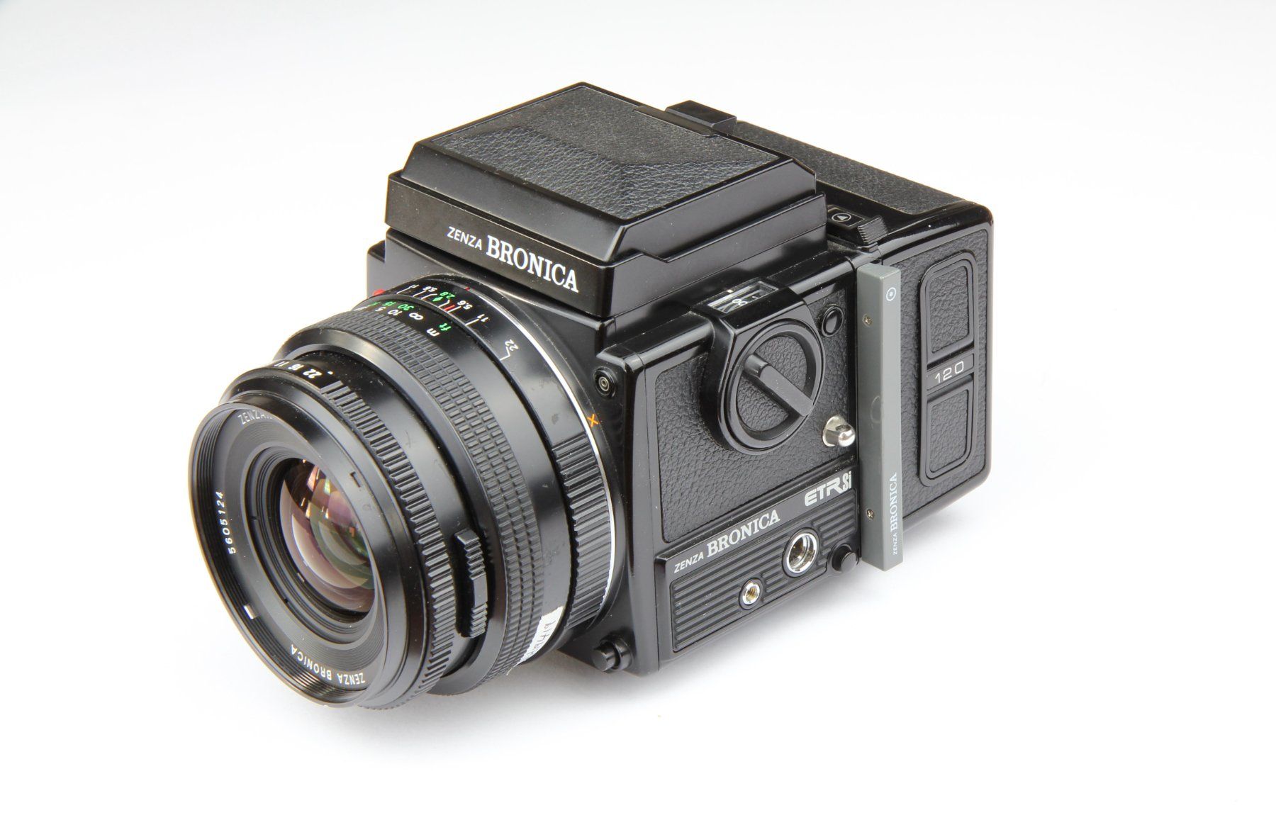 Bronica Fotocamera: BRONICA Zenza  ETR Si  Mittelformatkamera 6x4.5 – Usato da Dübendorf venduto da Polliwagen02