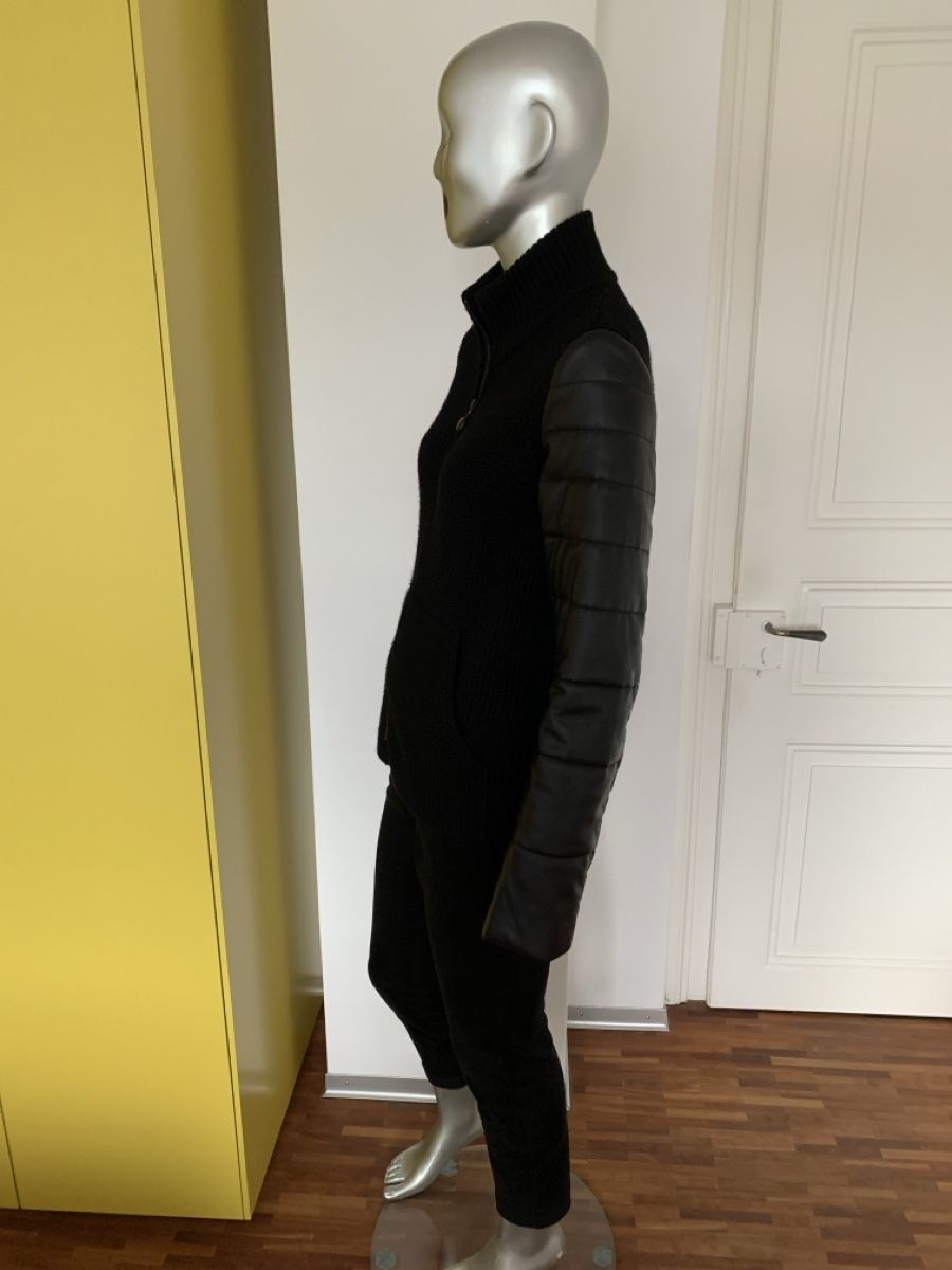 Akris Giacche: AKRIS: Lässige schwarze Strickjacke mit 'Leder'-ärmel, 36 – Usato da Luzern venduto da paulablue 5