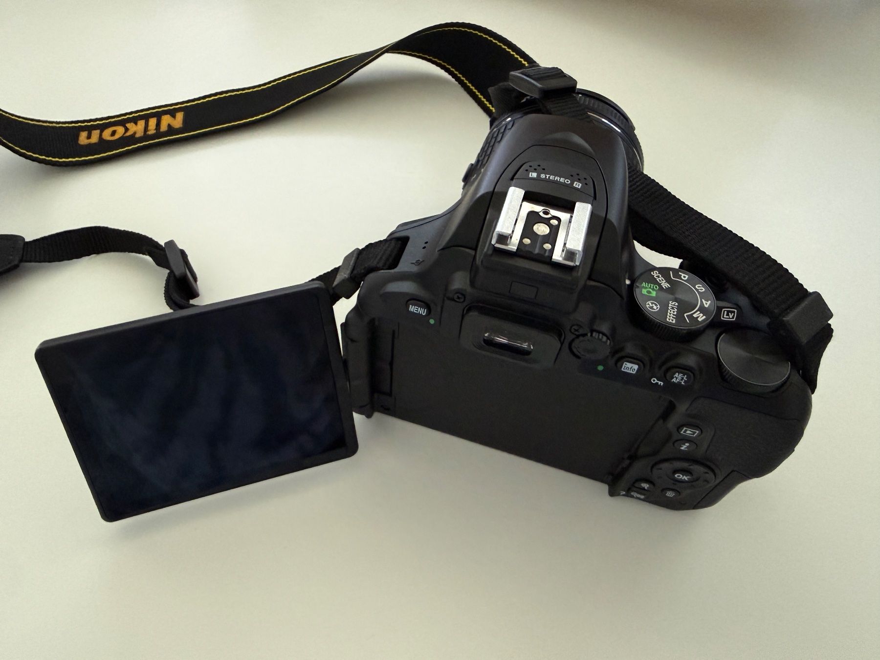 Nikon Fotocamera: Nikon D5600 mit 2 Objektiven und Tasche – Usato da Ebikon venduto da Pyrgus 2