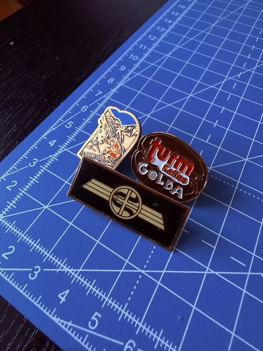 Broschen & Nadeln: 90er Jahre Pins – Gebraucht aus Zürich von moneyplease 7