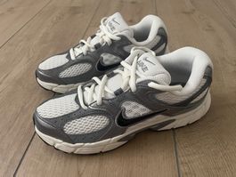 Nike Turnschuhe Gr. 35.5 NEU