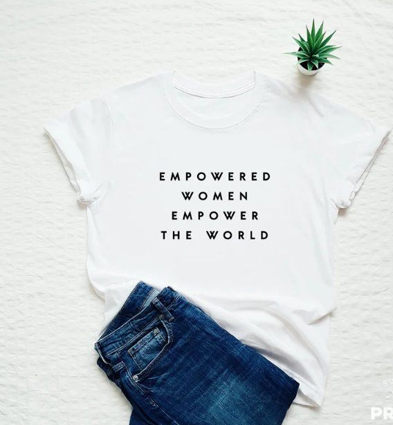 T-shirt: Weisses T-Shirt mit Spruch "Empowered", Grösse S – Nuovo e nell'imballaggio originale da Biel/Bienne venduto da Dein_Logo_Print
