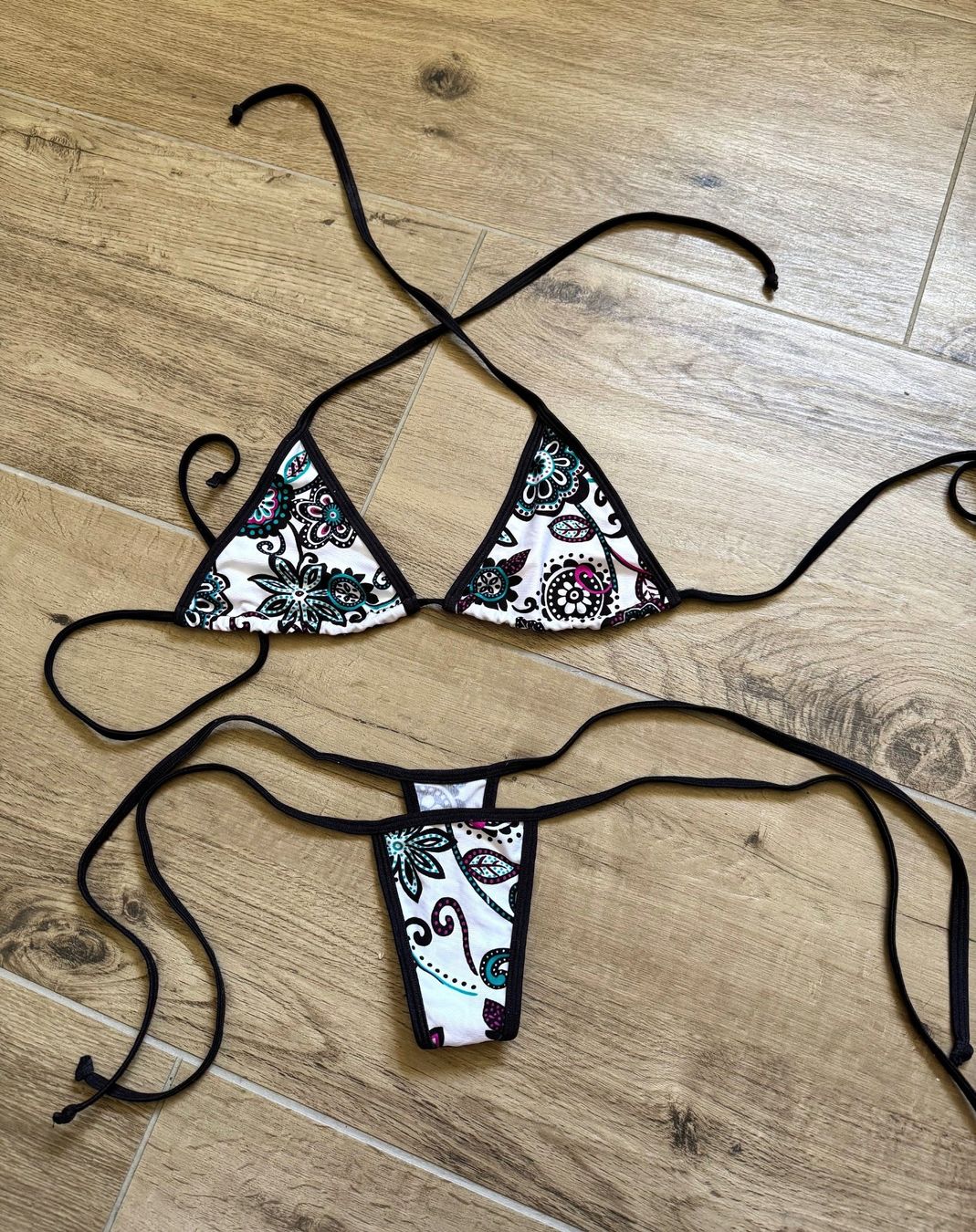 Badekleider & Bikinis: Boho String Bikini weiss schwarz blau mehrfarbig S/M A/B cup – Gebraucht aus Rüdlingen von IschGUAT 1