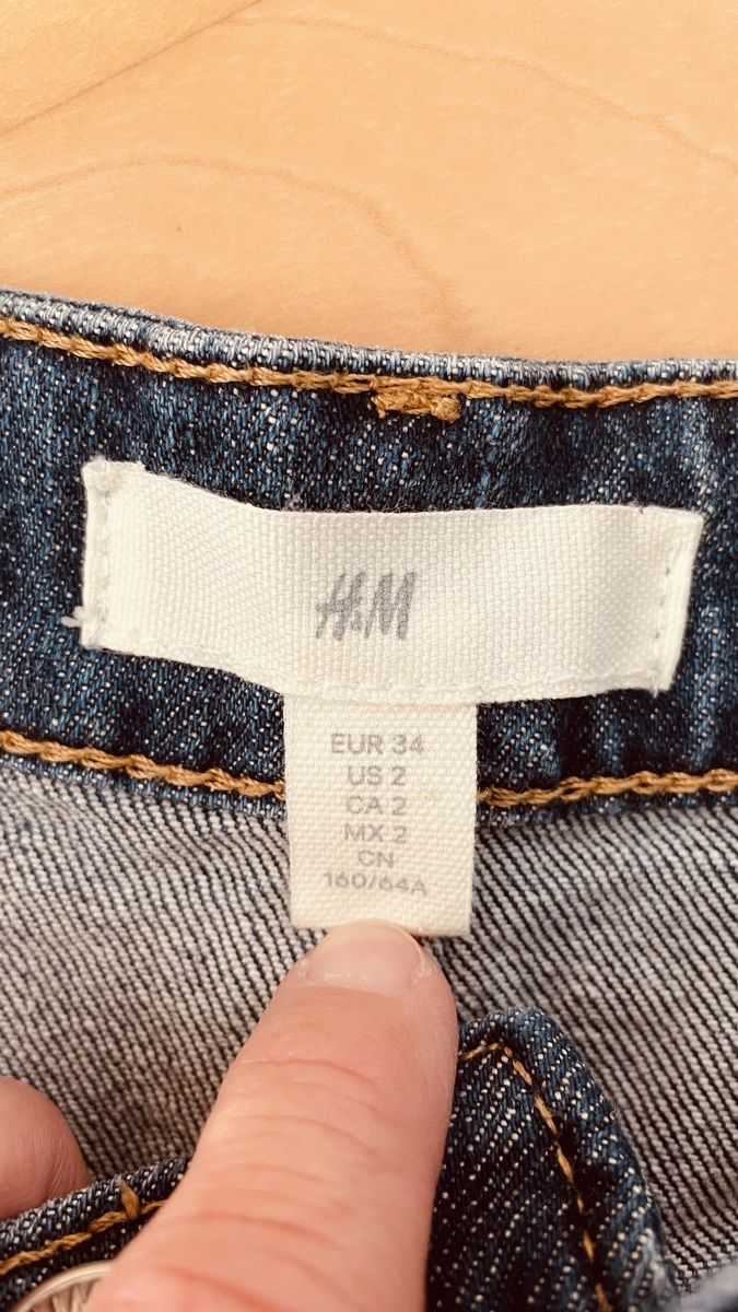 H&M Jeans: Short jeans 34, comme neufs – Nuovo (secondo la descrizione) da Liebefeld venduto da fuoco-e-fiamma 1