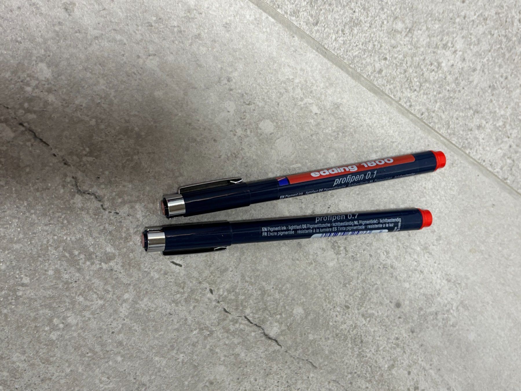 Penna & Evidenziatori: 2x Stylo rouge Edding 1800 neuf – Nuovo (secondo la descrizione) da Salvenach venduto da gwenwywar