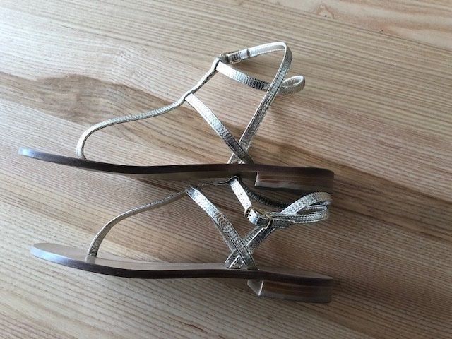 Scarpe da donna: Infradito dorate Capri – Usato da Davesco-Soragno venduto da dvf_7h6d 1