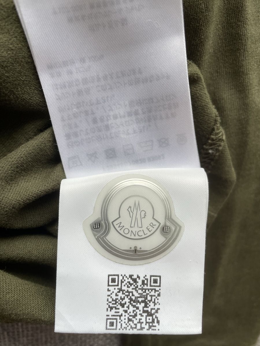 Moncler T-Shirts: Moncler shirt 8Y – Gebraucht aus Lausanne von Jarosz 3