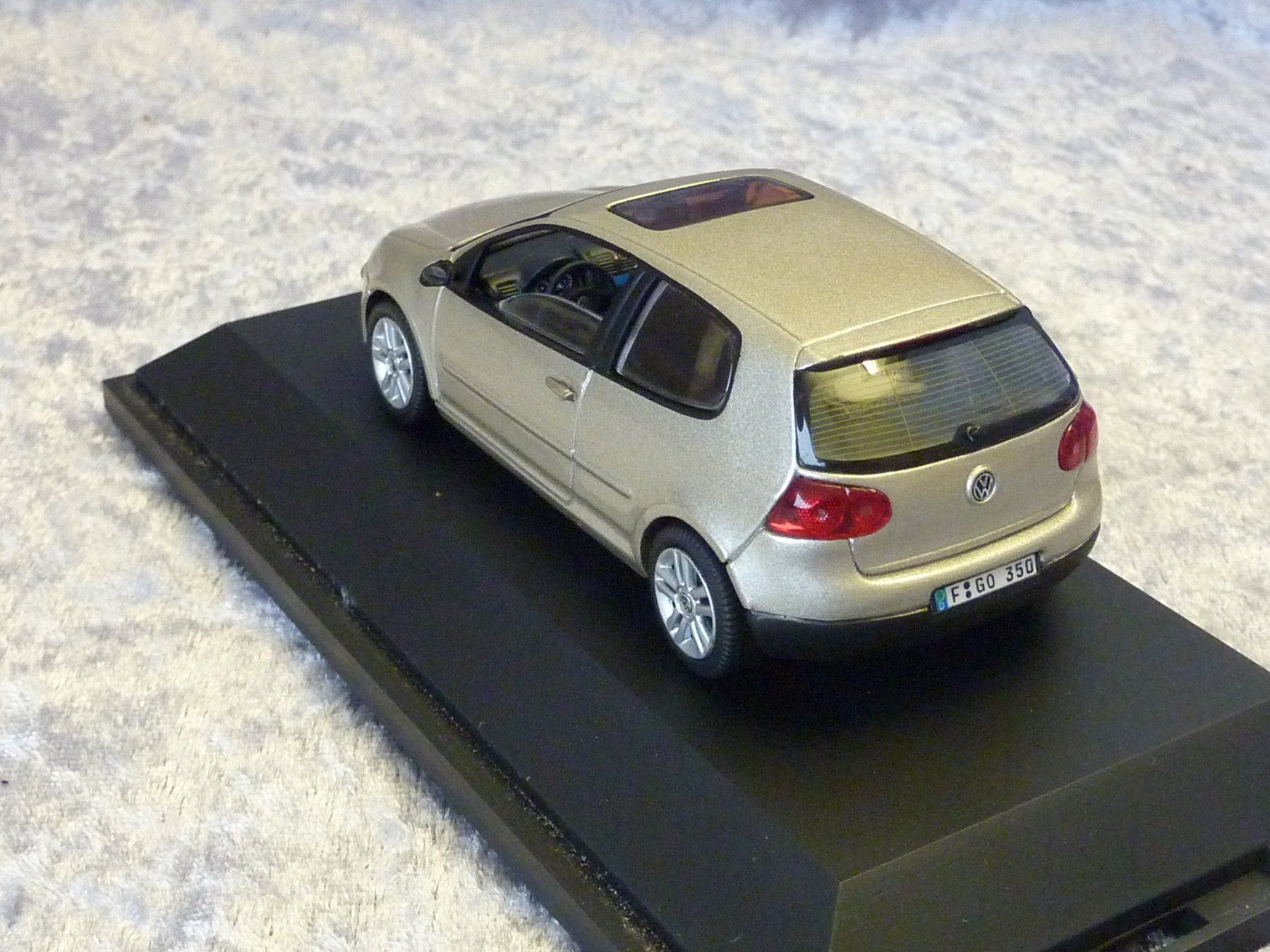 Schuco Modellini d'auto: VW Golf V  1:43 – Nuovo (secondo la descrizione) da Dürrenäsch venduto da modellautos4you 3